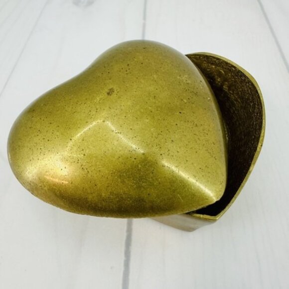 Vintage 2" Brass Heart Small Trinket Lidded Box PWF Made in Korea - Picture 1 of 12